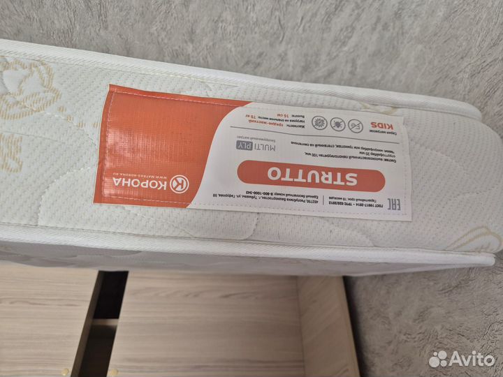 Кровать с матрасом