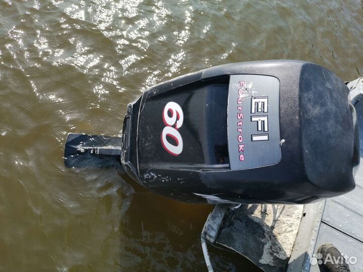 Лодка с мотором
