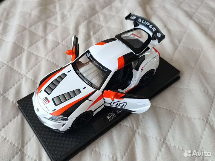 Инерционная машинка Toyota Supra