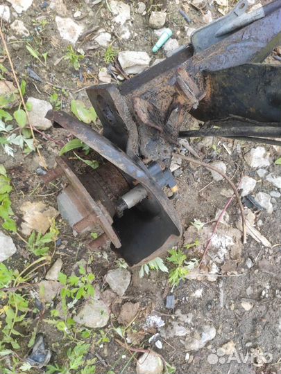 Балка подвески задняя Nissan Almera N16