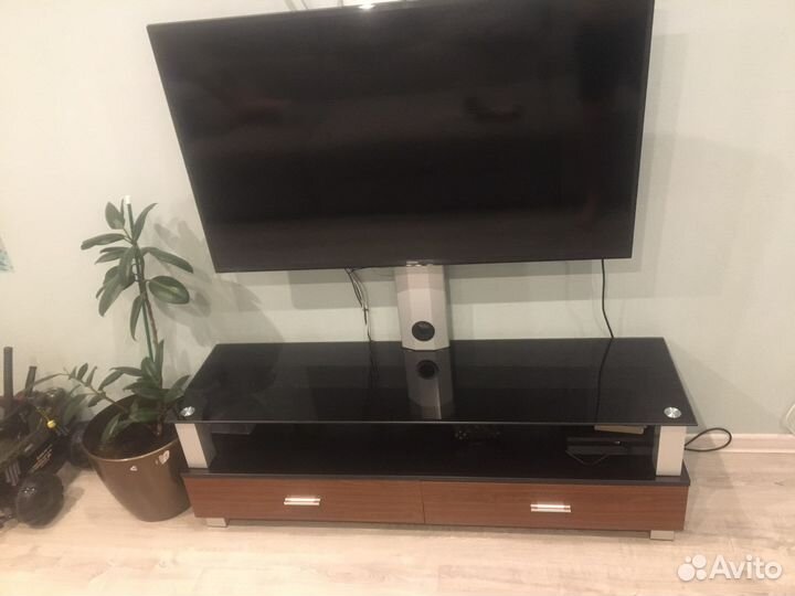 Стойка под телевизор