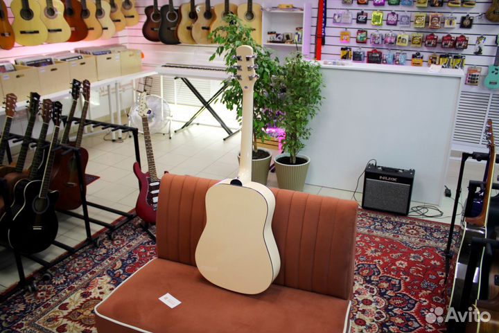 Гитара Elitaro