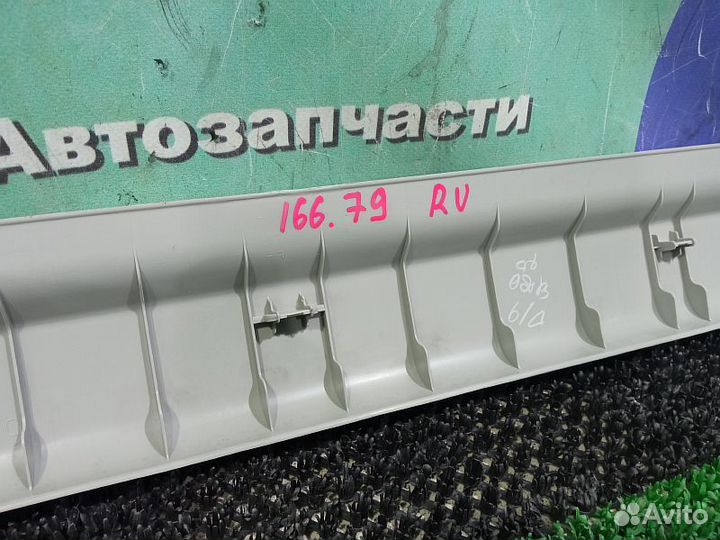 Обшивка задней панели верхняя Toyota Hilux