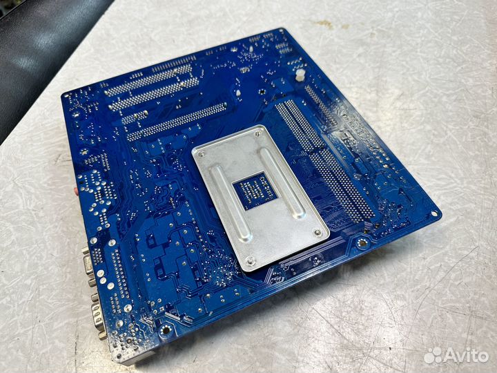 Материнская плата с процессором AM2+ памятью DDR2