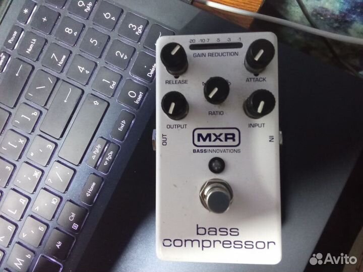 Педаль эффекта для бас- гитары компрессор MXR M87