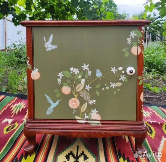 Прикроватные тумбы