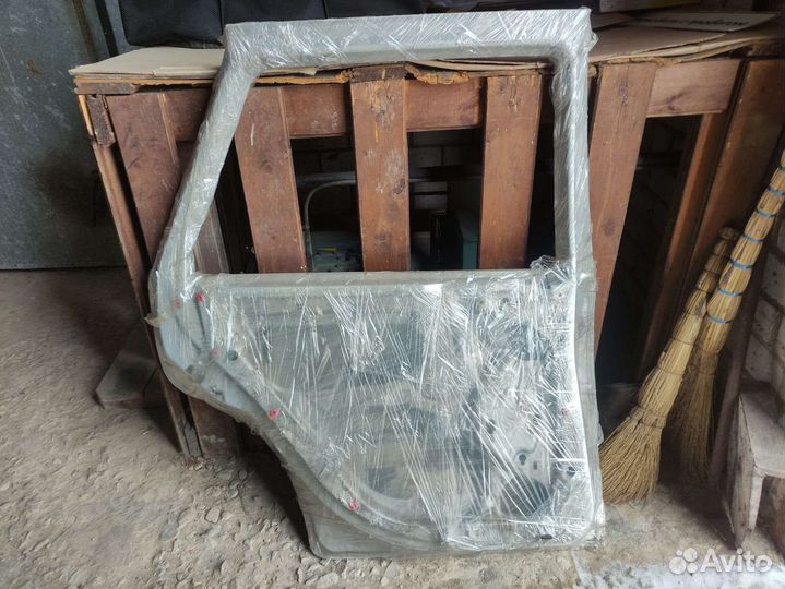 Задняя левая дверь volkswagen pointer