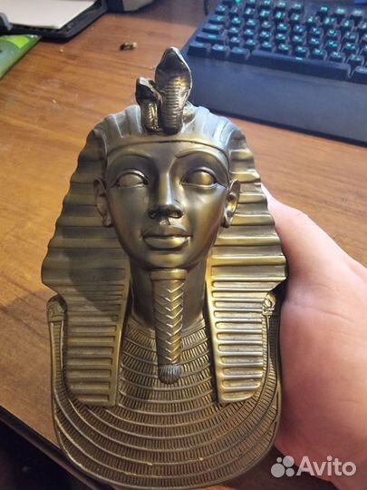 Фараон статуя