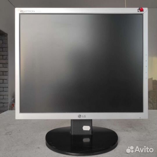 Монитор LG 17