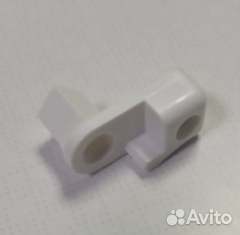 Кронштейн правый холодильника Indesit зам. 311490