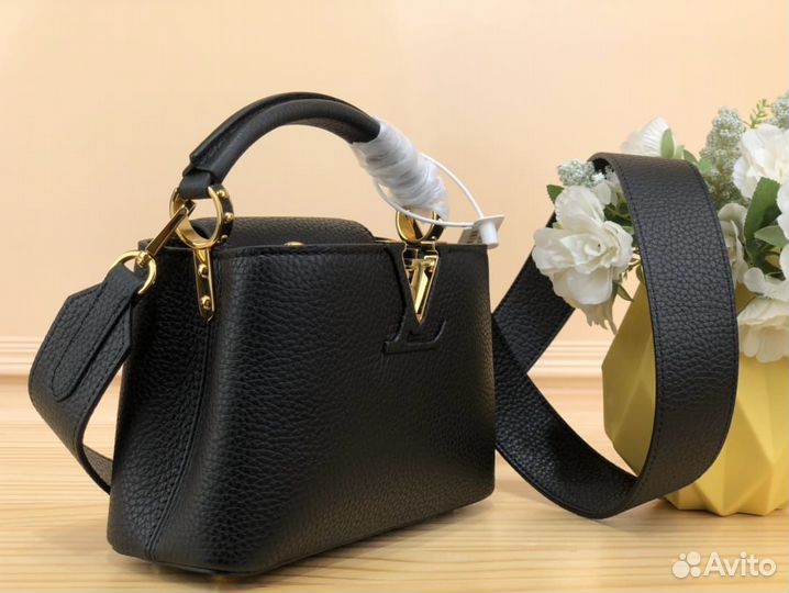 Сумка Louis Vuitton Capucines Mini