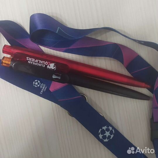 Ланьярд Лига Европы и ручки оригинал