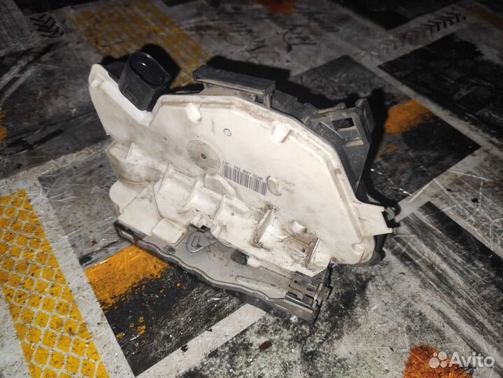 Замок передний правый VAG (Volkswagen,Skoda)