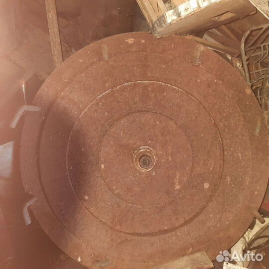 Стенд для правки и ртхтовки колес мотоцикла