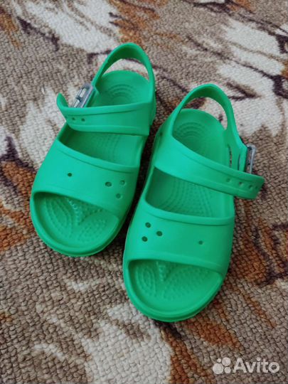 Сандали новые