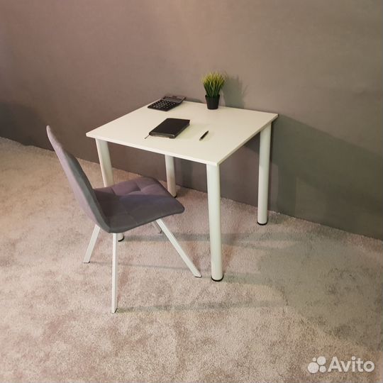 Компьютерный стол 80*80 с белыми ножками