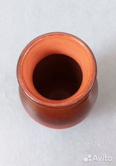 Глиняный кувшин с обливным горлышком