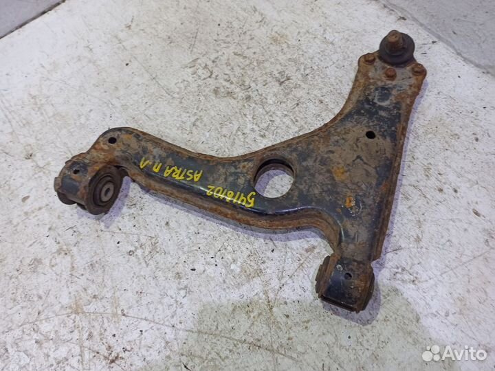 Рычаг передний левый нижний