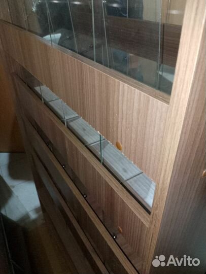 Шкаф витрина