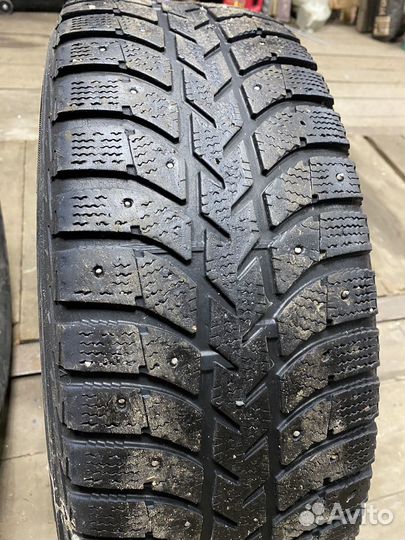 Bridgestone Ice Cruiser 5000 215/65 R16 93T