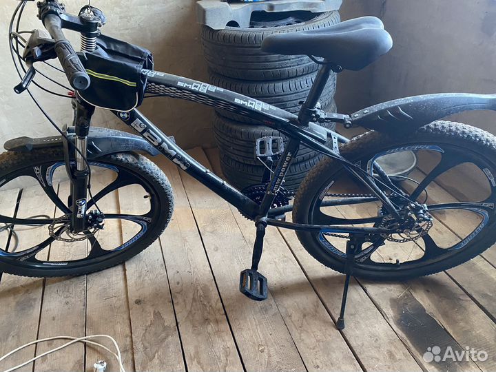 Велосипед на литых дисках BMW