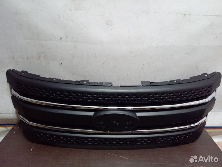 Решетка радиатора в сборе Ford Explorer 5