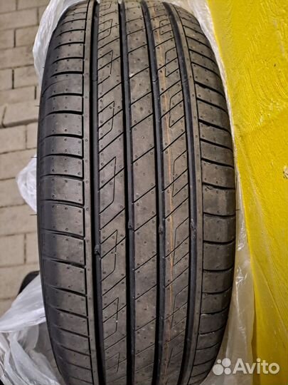 Kumho Solus HS63 215/60 R17