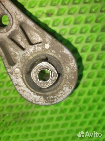 Подушка двигателя задняя Volkswagen Passat b6