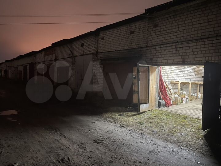 Гараж, > 30 м²