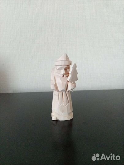 Резная фигурка Деда Мороза, резные ложки