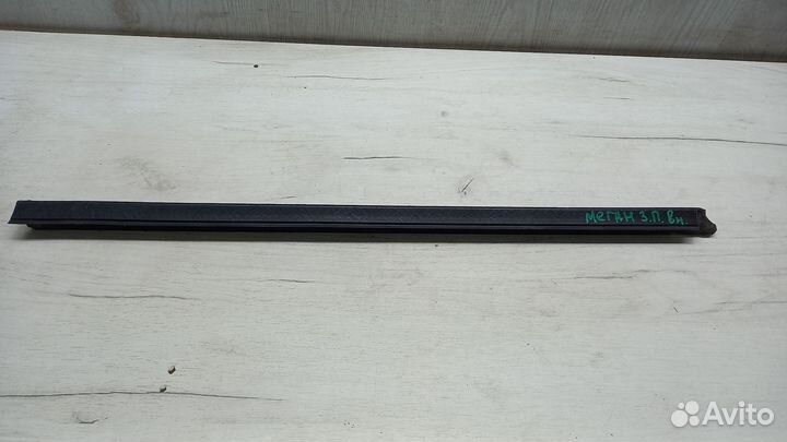 Уплотнитель стекла задней двери Renault Megane 1