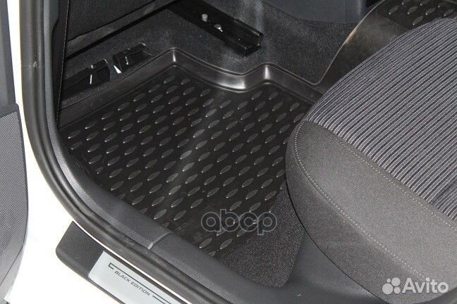 Комплект резиновых автомобильных ковриков 3D в