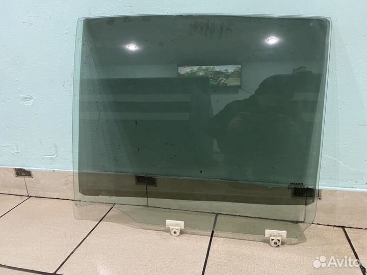 Стекло двери заднее левое Nissan tiida C11