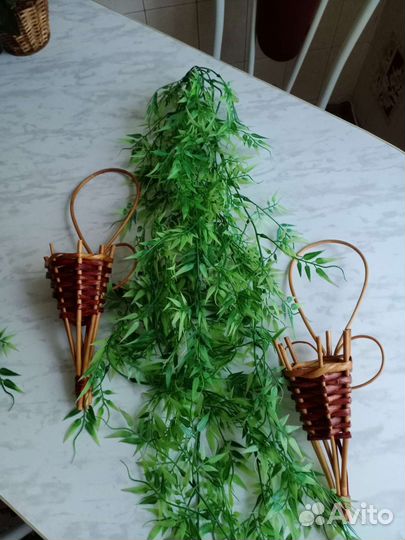 Корзинка из лозы с зеленью