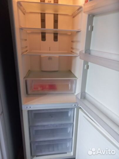 Холодильник hotpoint ariston бу