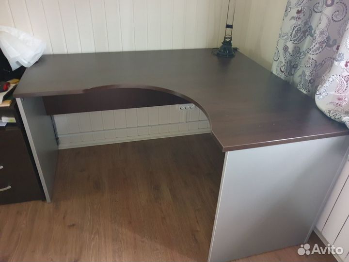 Стол письменный у новый 120*140см(Дубки Одинцово )