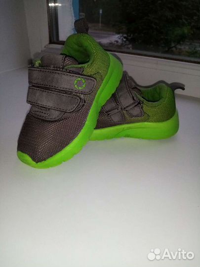 Кроссовки детские 23 размер