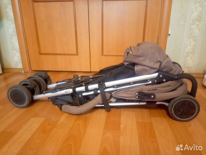 Прогулочная коляска трость