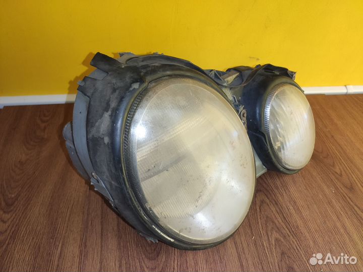 Фара Mercedes CLK W208