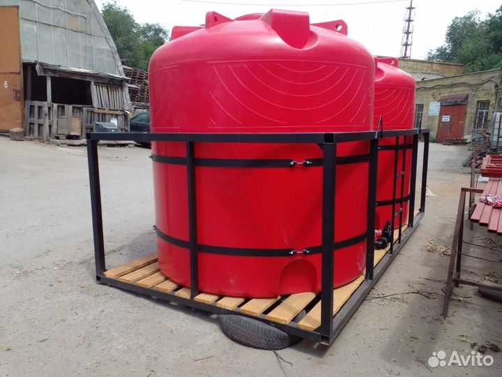 Емкость пластиковая в обрешетке для перевозки