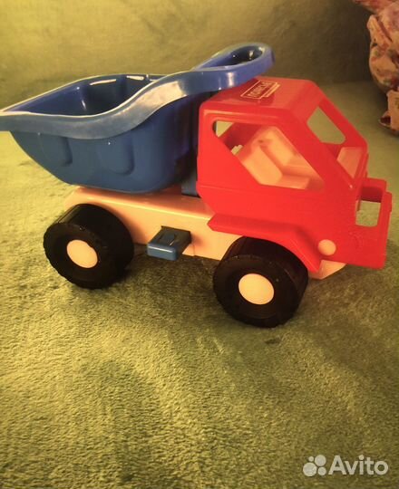 Детские игрушечные машинки