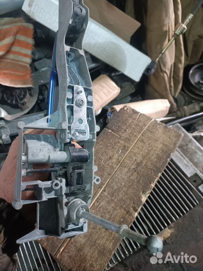 Передняя левая ручка Peugeot 308