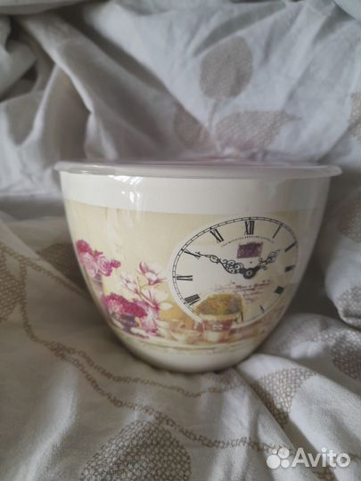 Керамический салатник с крышкой