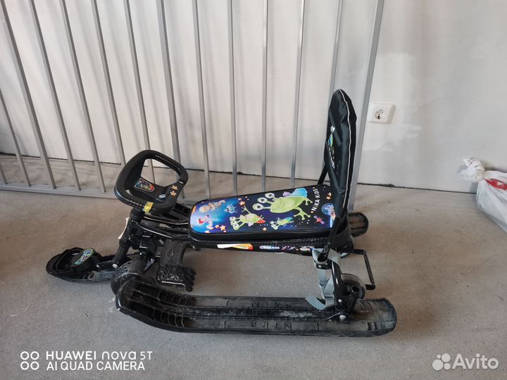 Детский снегокат с колесами