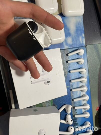 AirPods 2 оригинальные. Полный комплек и врознь