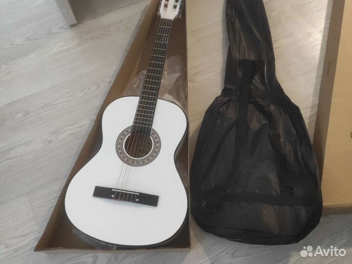 Гитара с чехлом