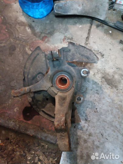 Правый поворотный кулак Volkswagen Passat B5+