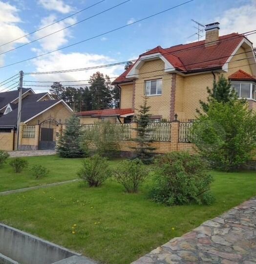 Коттедж 290 м² на участке 18 сот.