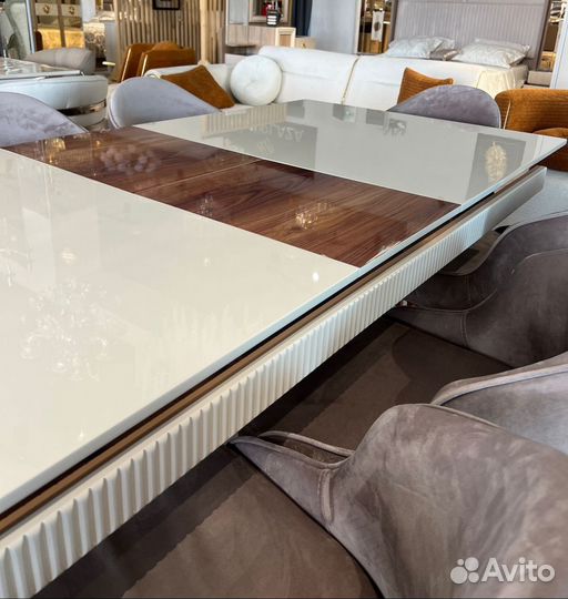 Столы и стулья