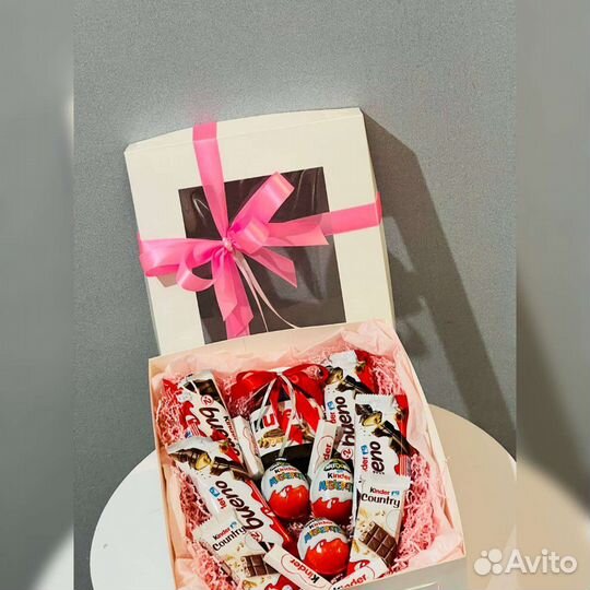 Сладкий бокс с киндерами в подарочной коробке